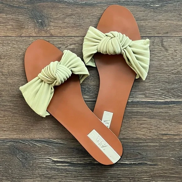Zara Green Bow Sandals - Picture 2 of 3